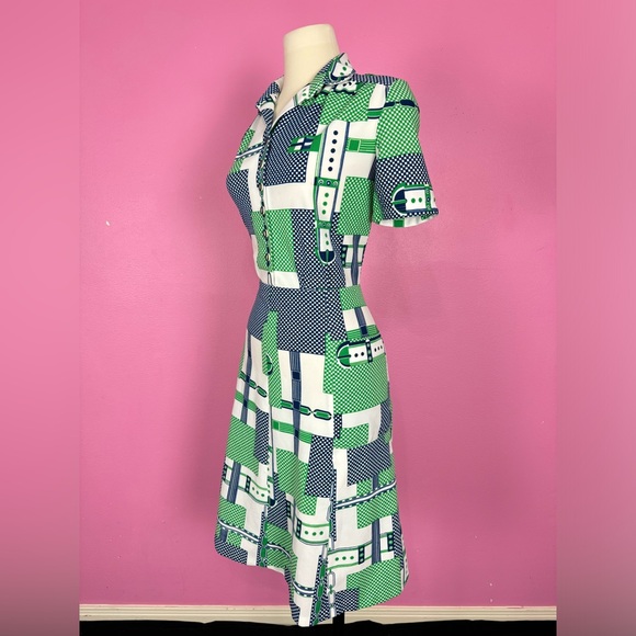 Vintage 70s 1970s Poly Knit Short Sleeve Novelty Print Shirtwaist Dress - Picture 5 of 10